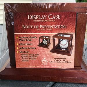 Display Case With Mirrored Back